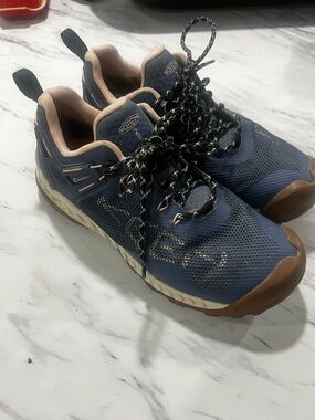 KEEN Women’s Hiking Shoe